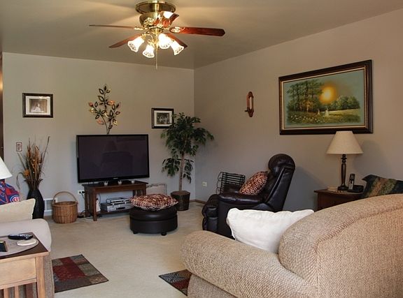 2nd image of 1409 Macarthur Dr