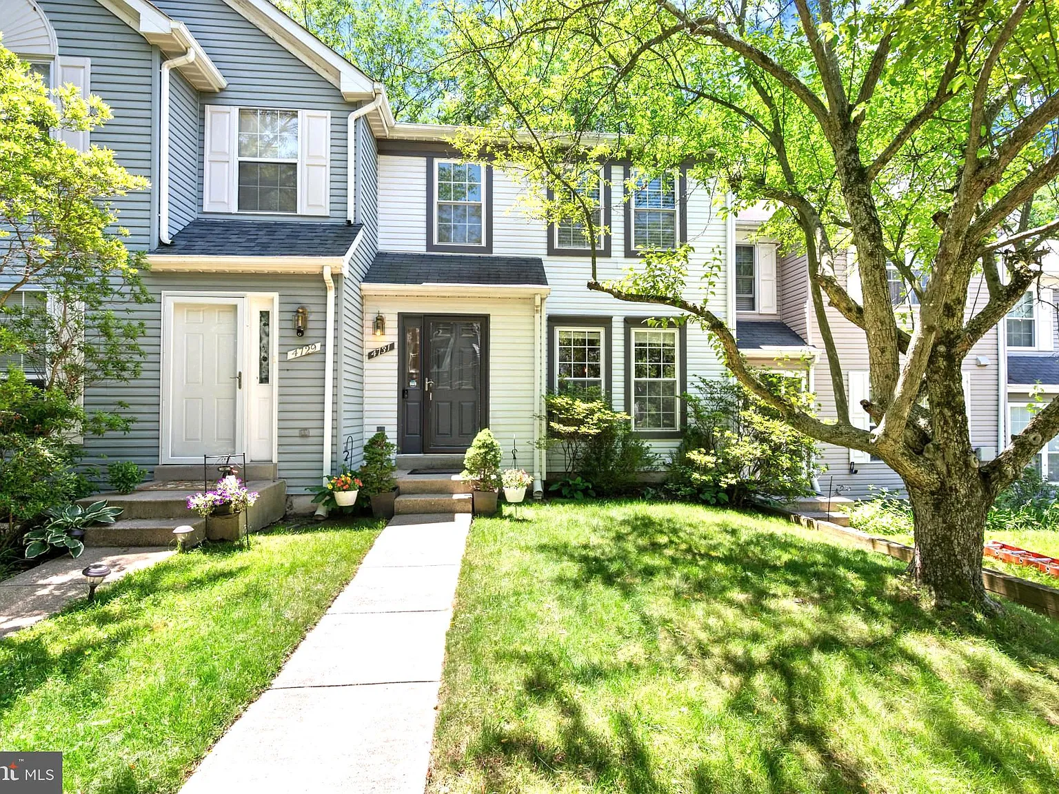 3 bed, 3.5 bath, 1984 sqft, $2,900 — Photo 2