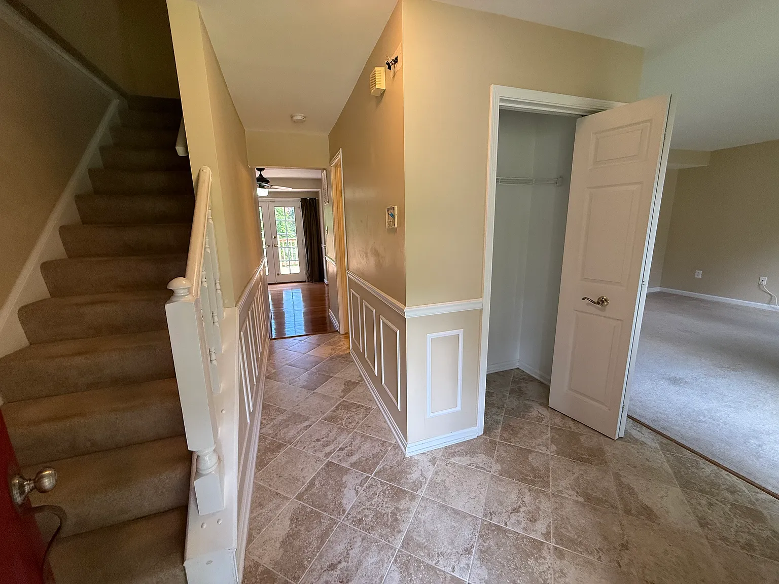 3 bed, 2.5 bath, 2000 sqft, $3,000 — Photo 3