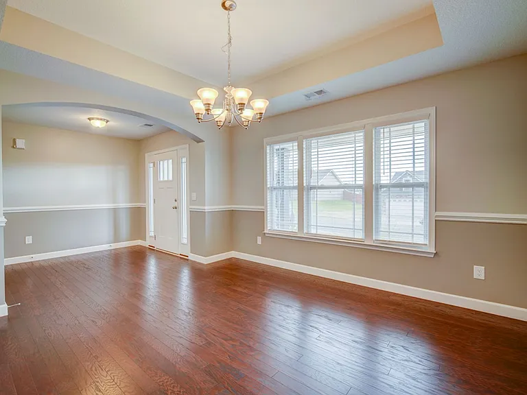 732 Shelburne Ln — Photo 9