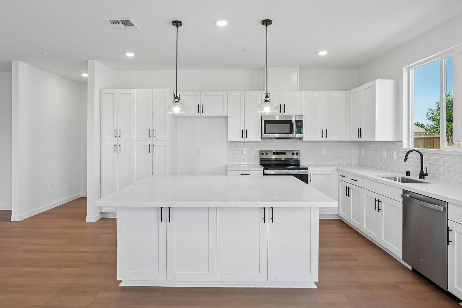 3852 Alexander Cir — Plumas Lake Golf & Country Club