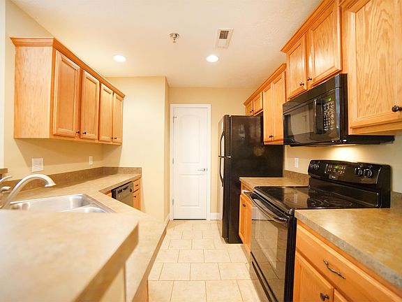 5th image of 103 Capital St Unit 01