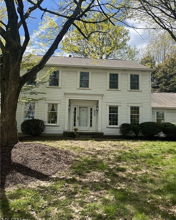 1st image of 608 Red Rock Dr