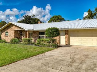 111 Paradise Cir, Crescent City, FL 32112