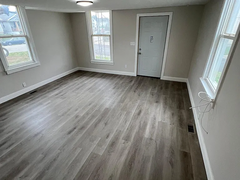 227 Warwick Ave — Photo 4