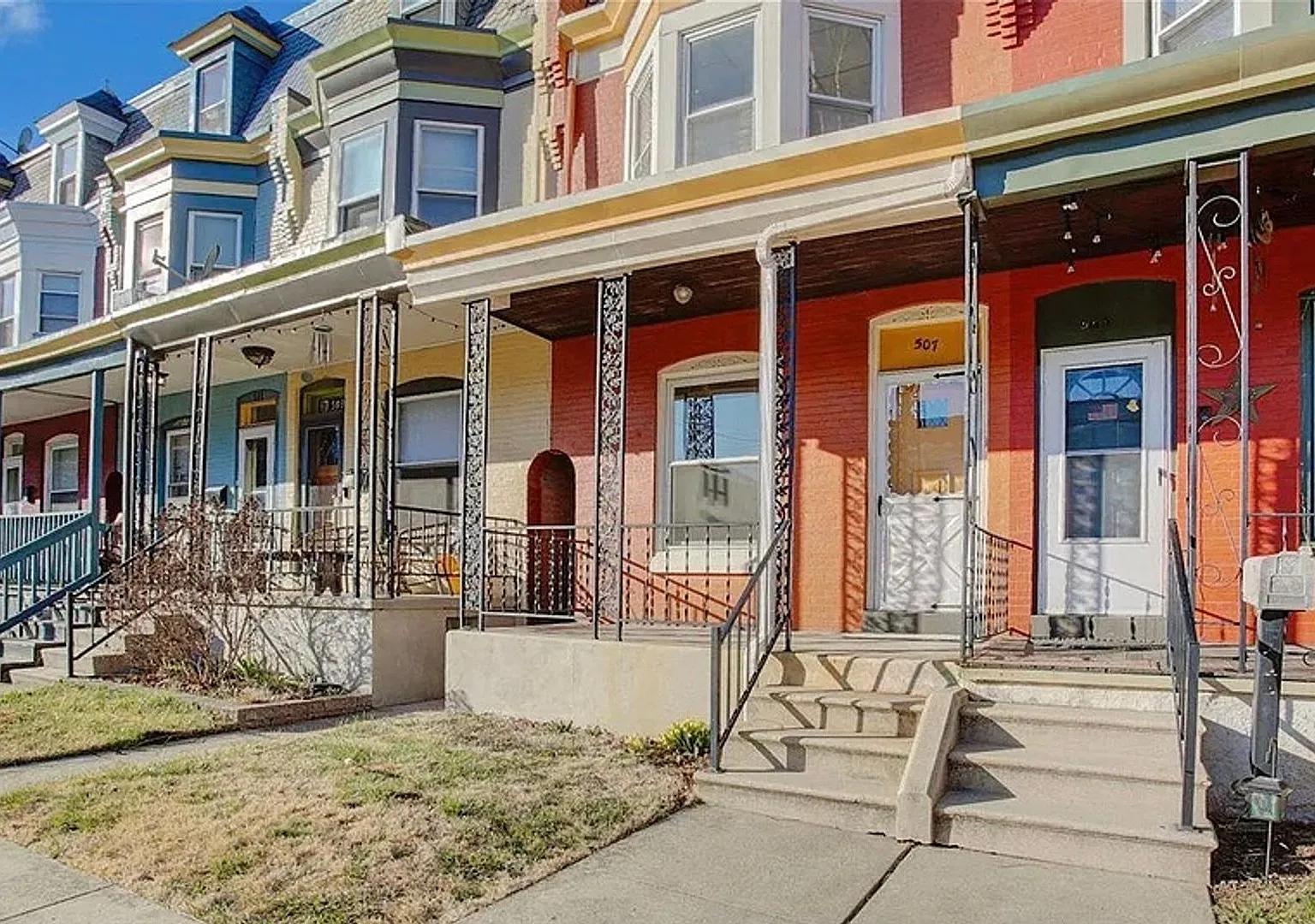 Spacious 5 Bedroom House — Photo 2