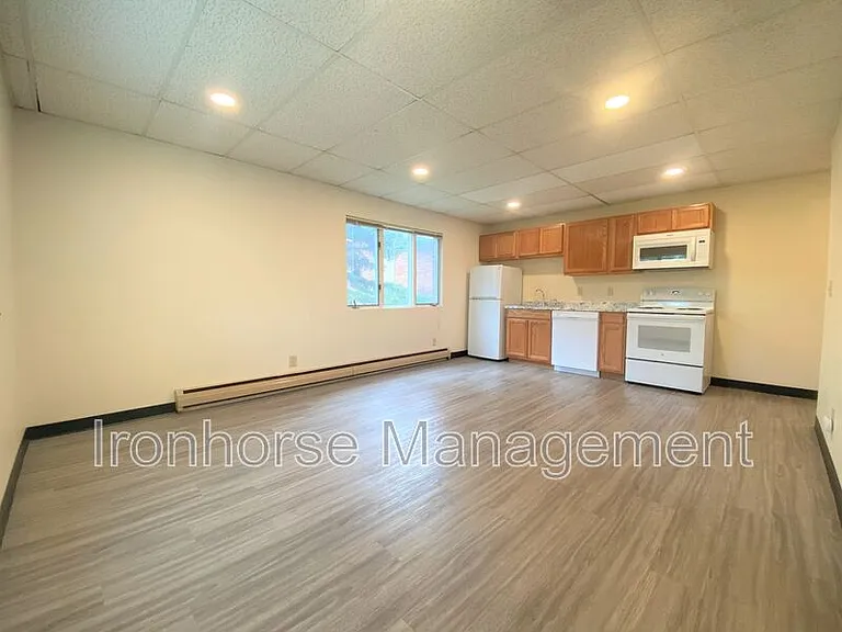801 W Villard St #31 — Photo 3