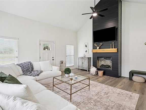 3rd image of 30395 E Stewart Rd