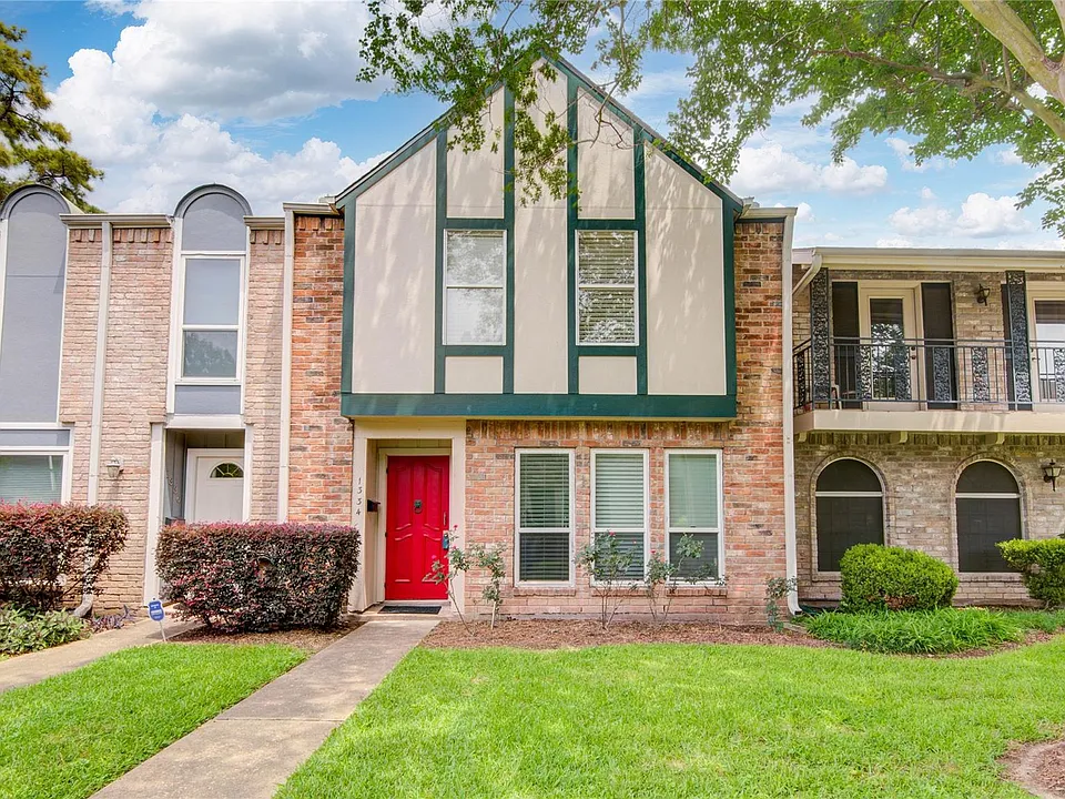 1334 Country Place Dr