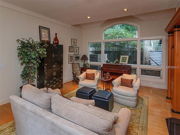 5th image of 766 S Pennsylvania Ave #1