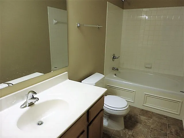 7910 Palmaro Cir — Photo 8