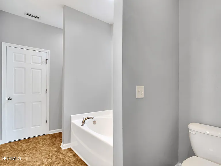 333 Kingston Rd — Photo 11