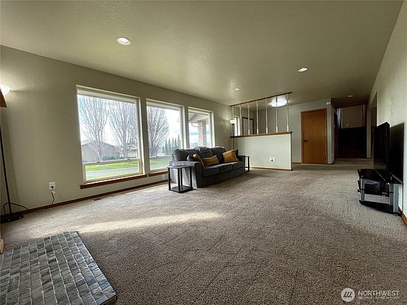 5th image of 511 Reed Street E