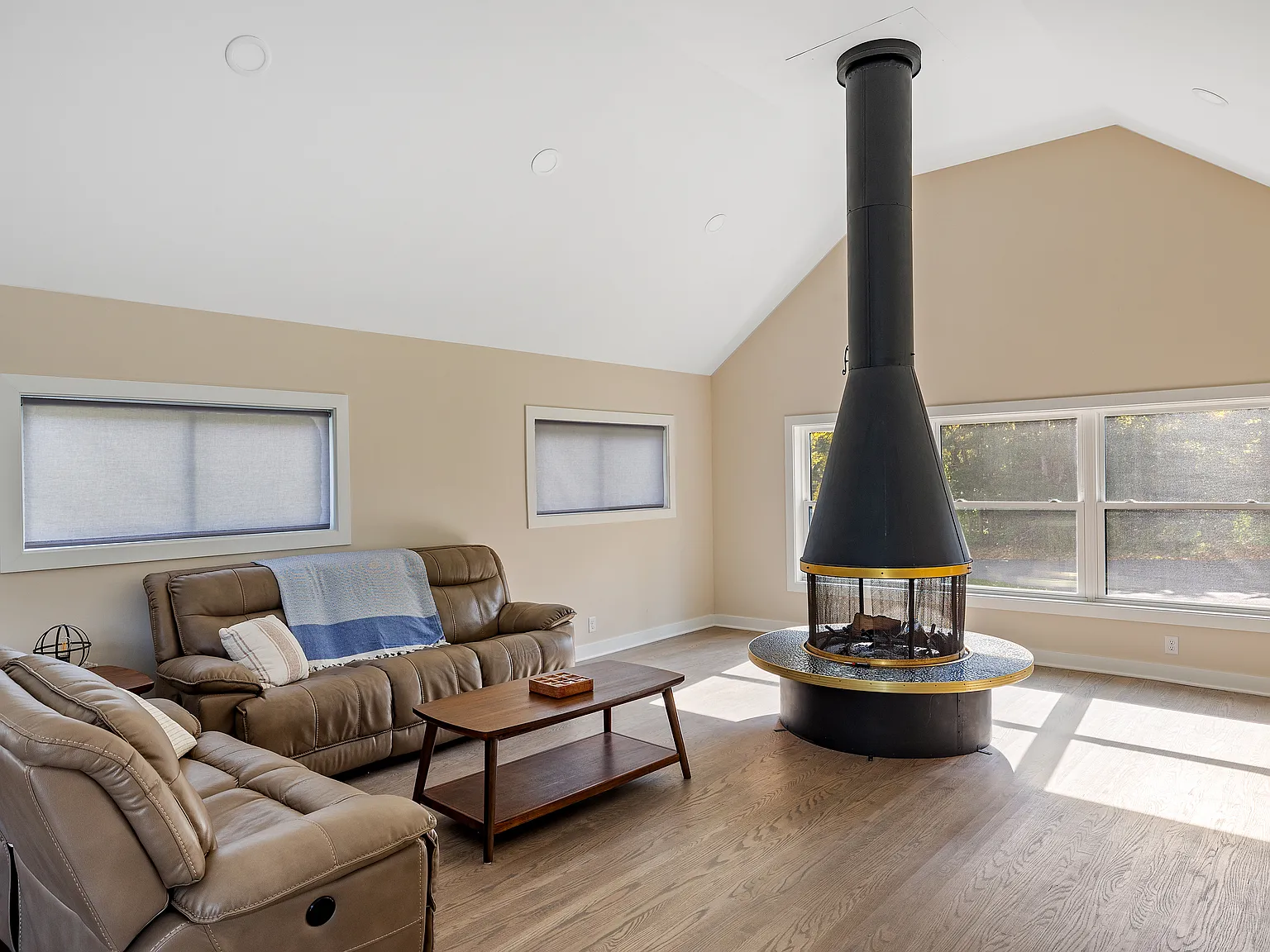 3 bed, $4,650 — Photo 3