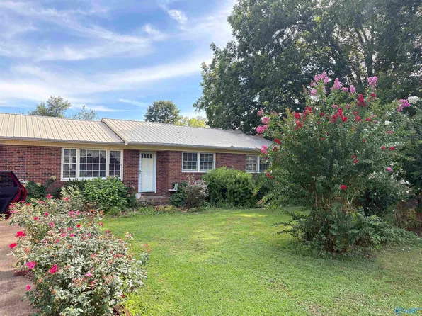 122 Cedar Crest Dr, Woodville, AL 35776