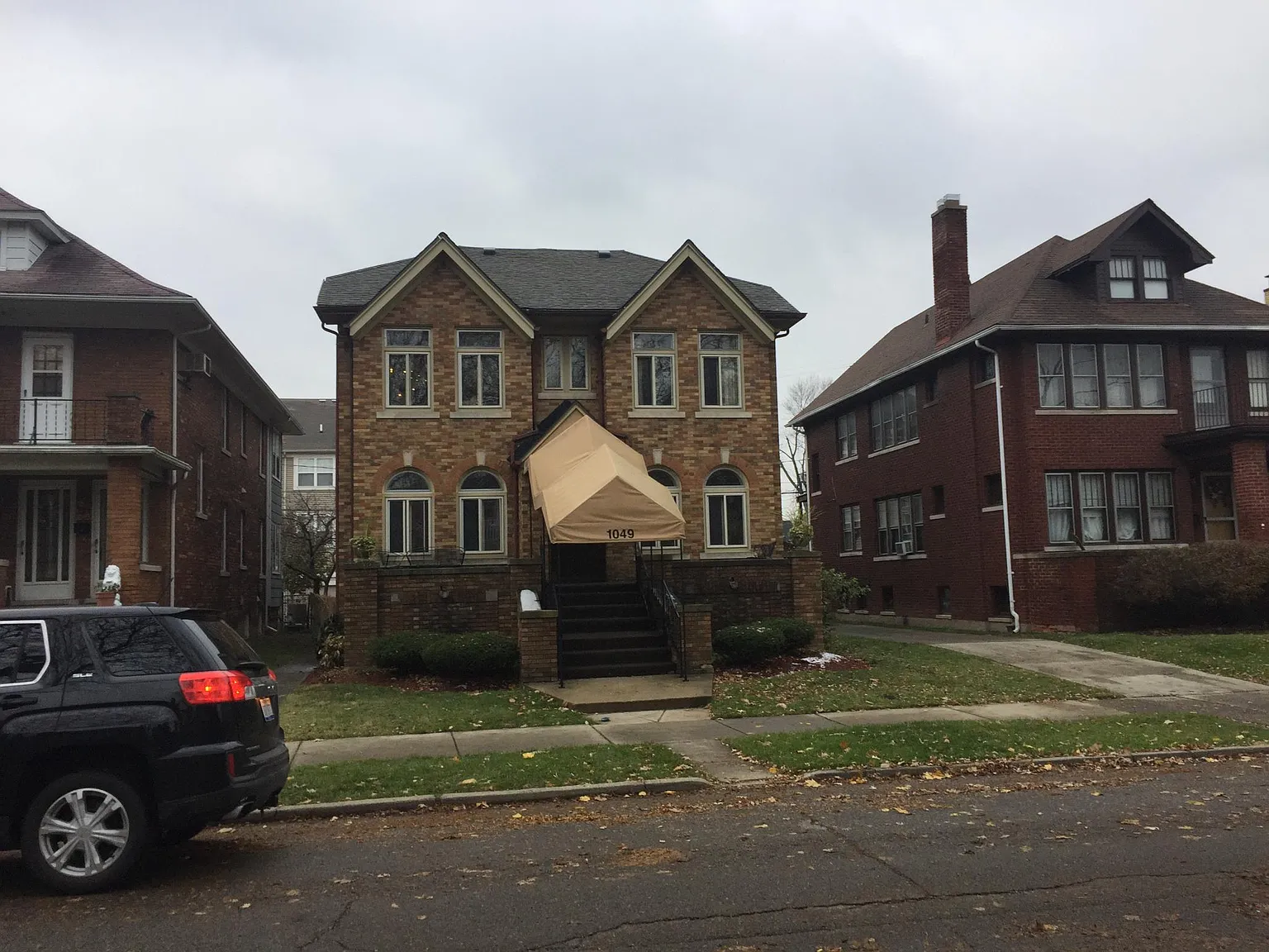 1049 Beaconsfield Ave photo 1
