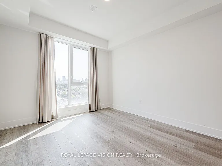 858 Dupont St #728 — Photo 27
