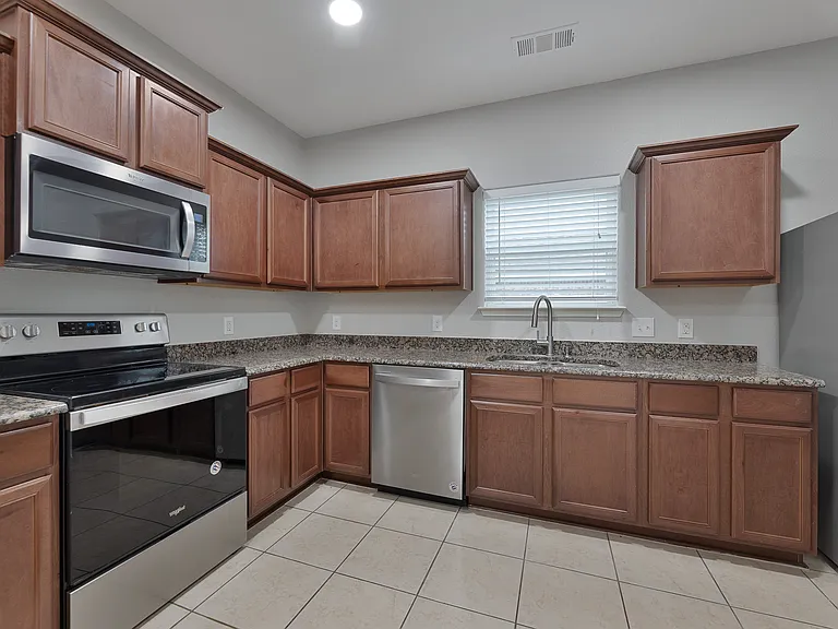 1805 Mesquite Ln — Photo 11