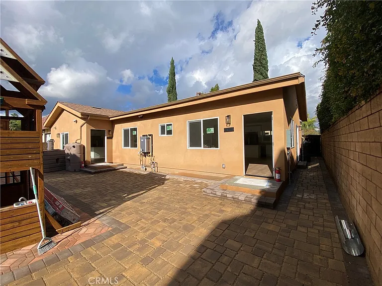 18543 Ingomar St — Photo 2