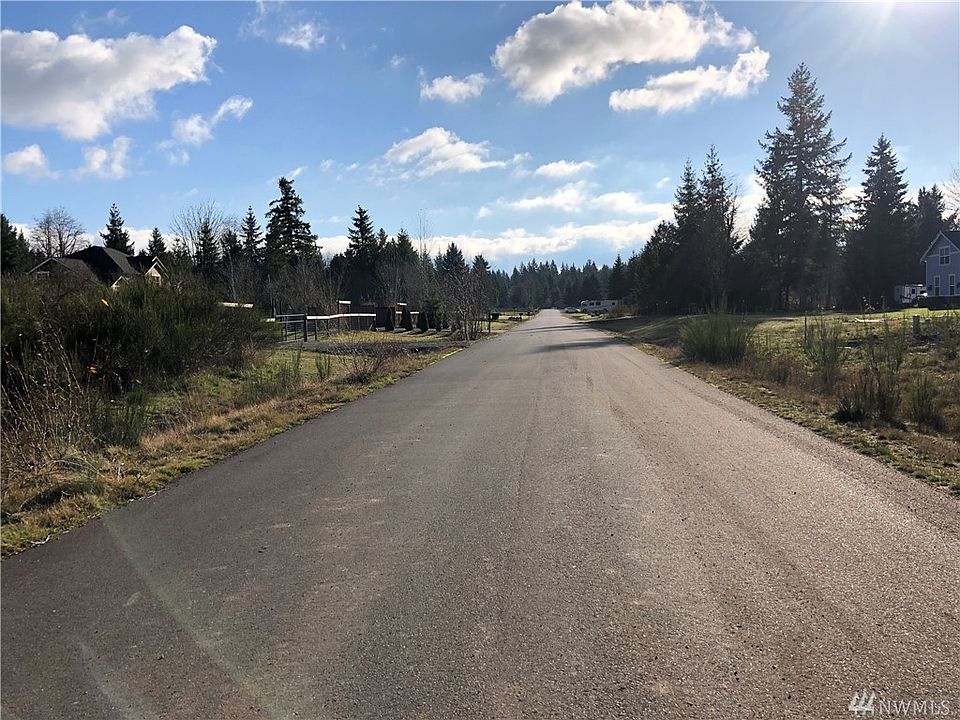 2nd image of 14617 Lindsay Loop SE