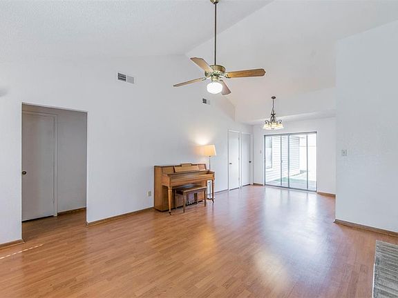 3rd image of 4661 Bracken Dr
