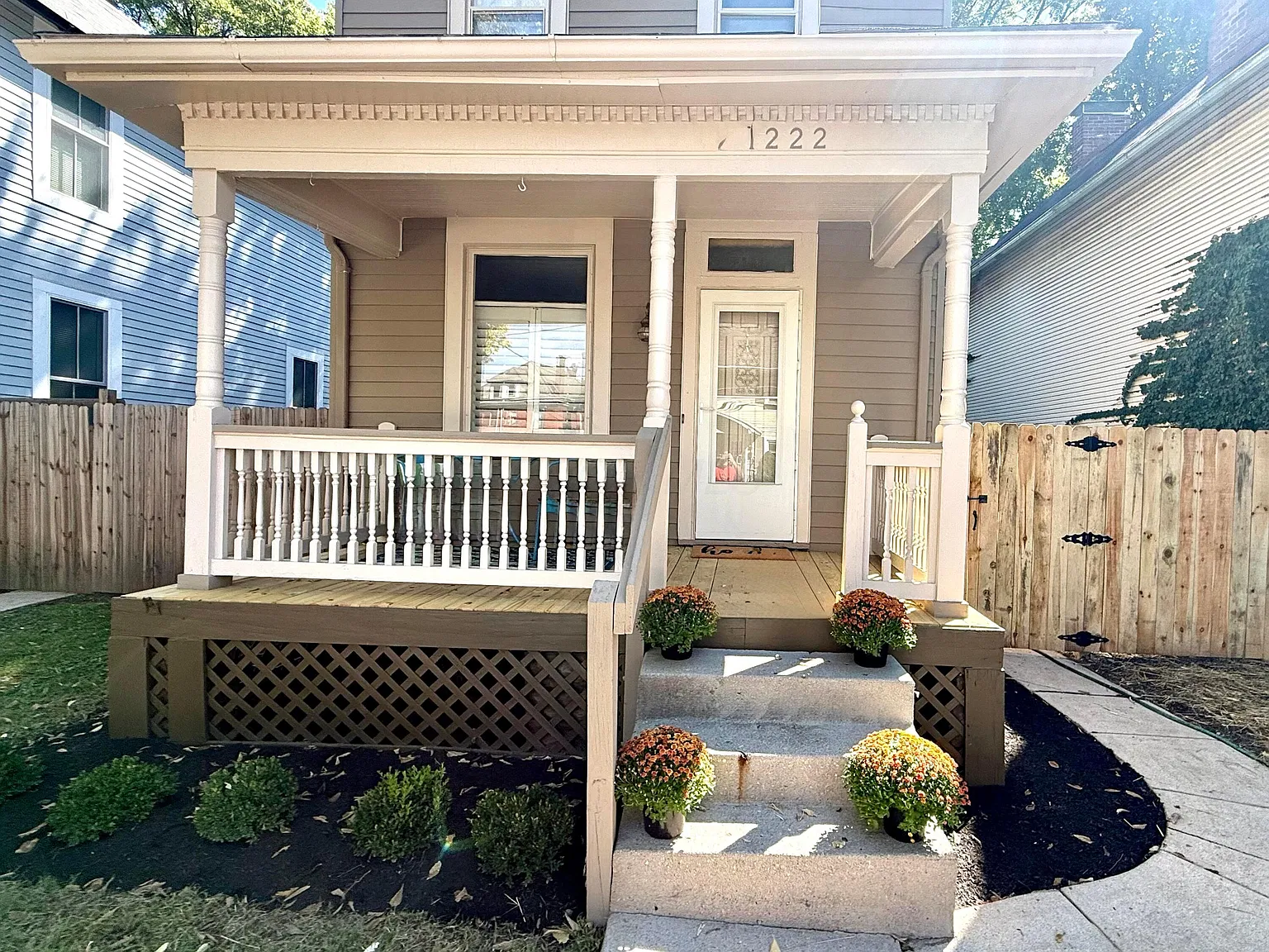 3 bed, 1.5 bath, 1291 sqft, $3,195 — Photo 2