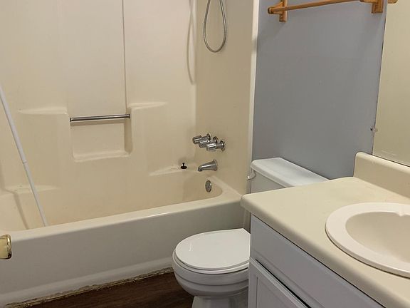 4th image of 3720 Oakwood Hills Dr