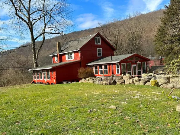 10 Bryant Pond Road, Putnam Valley, NY 10579