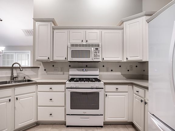 5th image of 7308 Lake Lakota Pl
