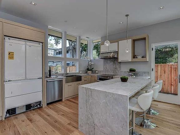4th image of 436 Forest Ave