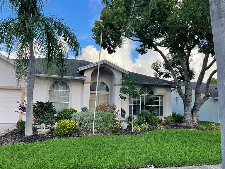 1826 Eagle Ridge Blvd — Photo 1