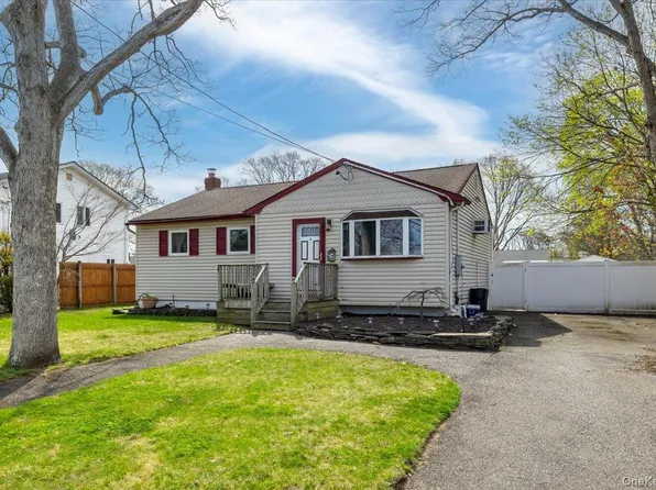 1221 3rd Street, West Babylon, NY 11704