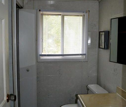 5th image of 555 Huron Dr