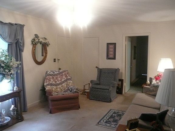 2nd image of 106 Poplar St