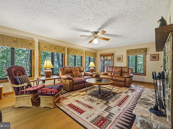 5th image of 309 Locust Ln