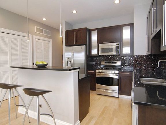 3rd image of 1448 N Western Ave APT 2b