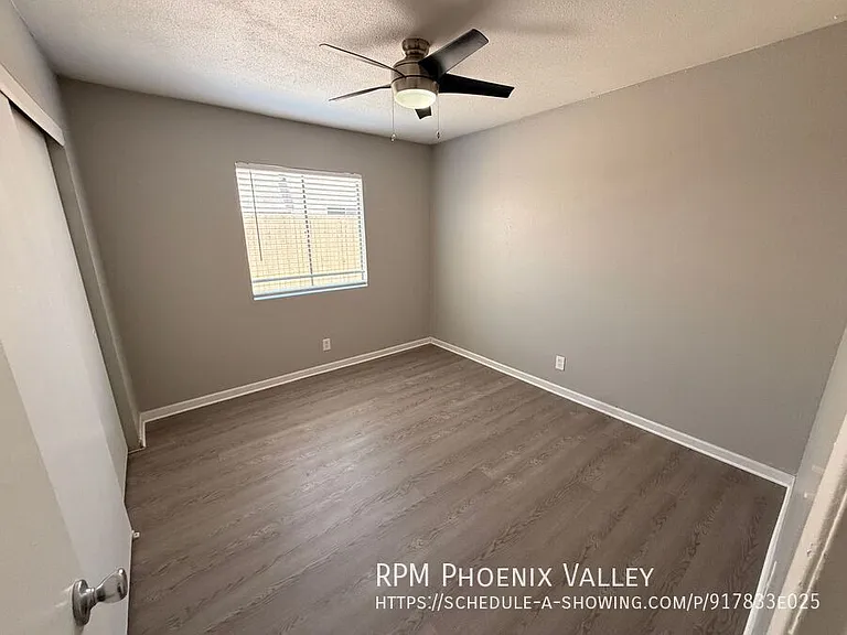 Glendale Groves — Photo 14