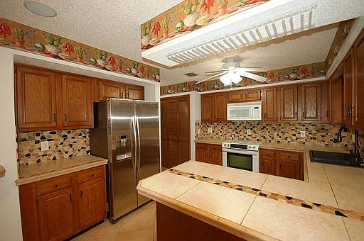 5th image of 2216 Broad Water Dr