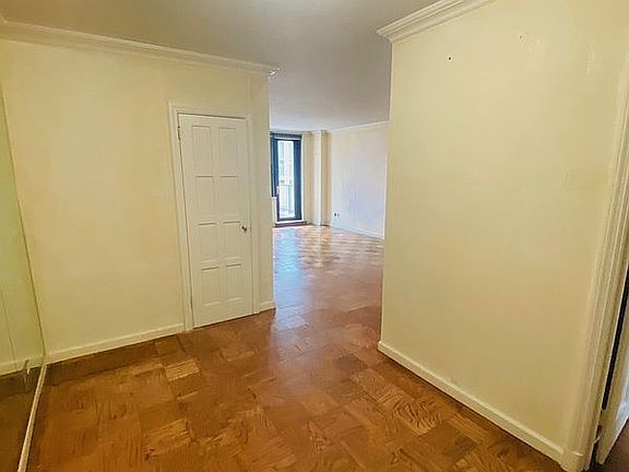 4th image of 301 E 87th St APT 21A