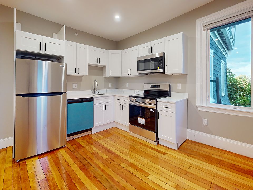1st image of 96 Sheridan St Floor 3