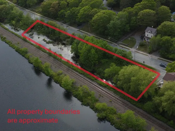 615 Rocky Lake Dr, Bedford, NS B4A 2T4