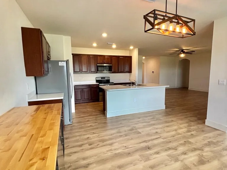 2509 NW 27th Pl — Photo 4