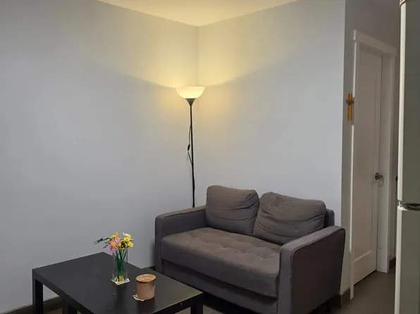 737 Robinson St, Coquitlam, BC V3J 4E9