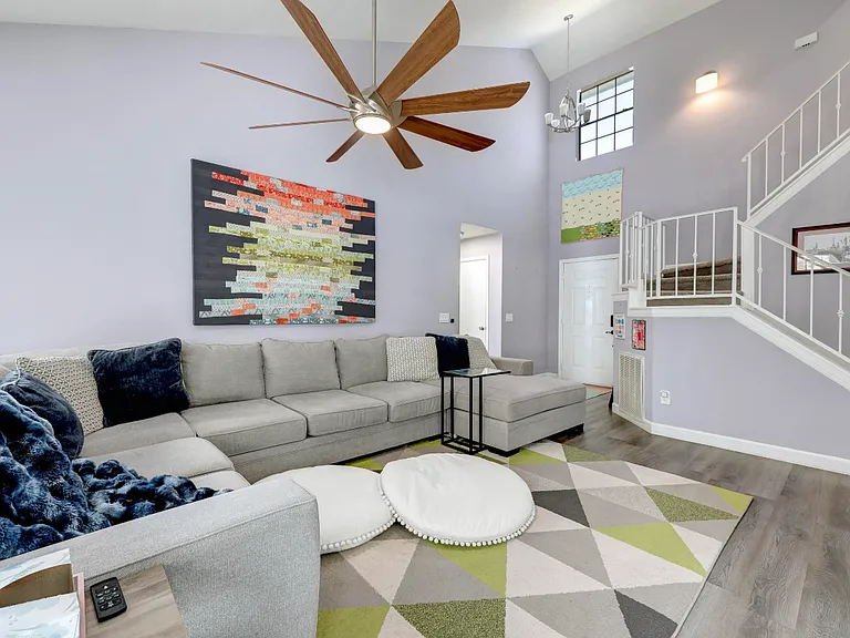 402 Oakcrest Dr — Photo 3