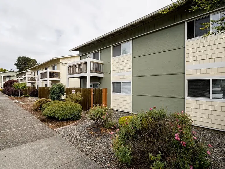 Woodridge — Photo 2