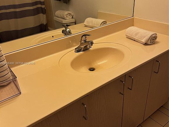4th image of 185 SE 14th Ter APT 1812