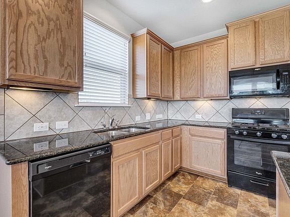 5th image of 741 Twisted Oaks Ln
