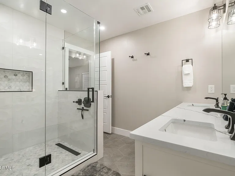 1641 W Evans Dr — Photo 31
