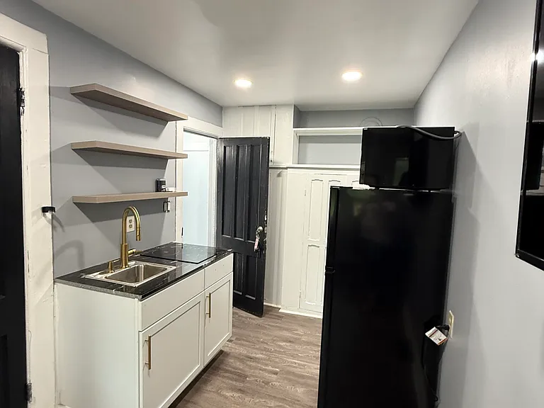 1211 Madison St #4 — Photo 7