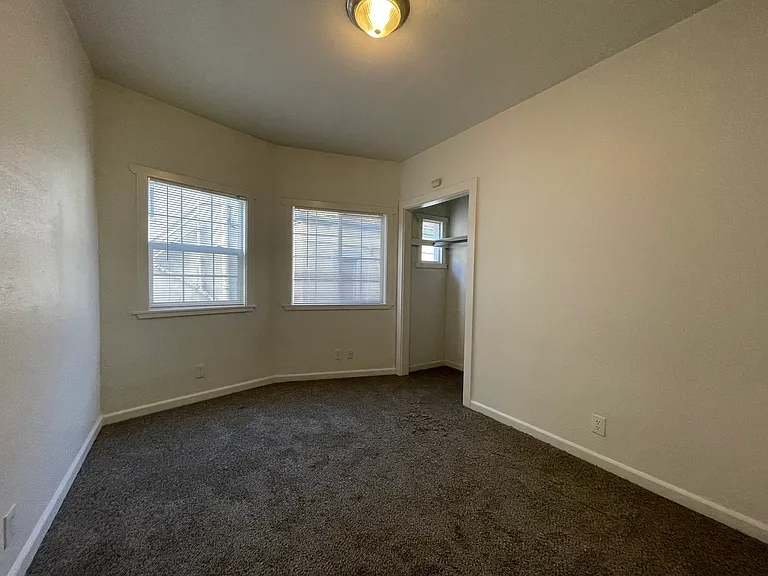 682 W Macarthur Blvd — Photo 13